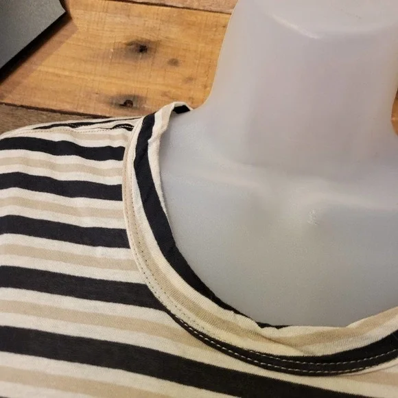 Bassike women's stripped light weight short sleeve top size medium - Picture 3 of 7